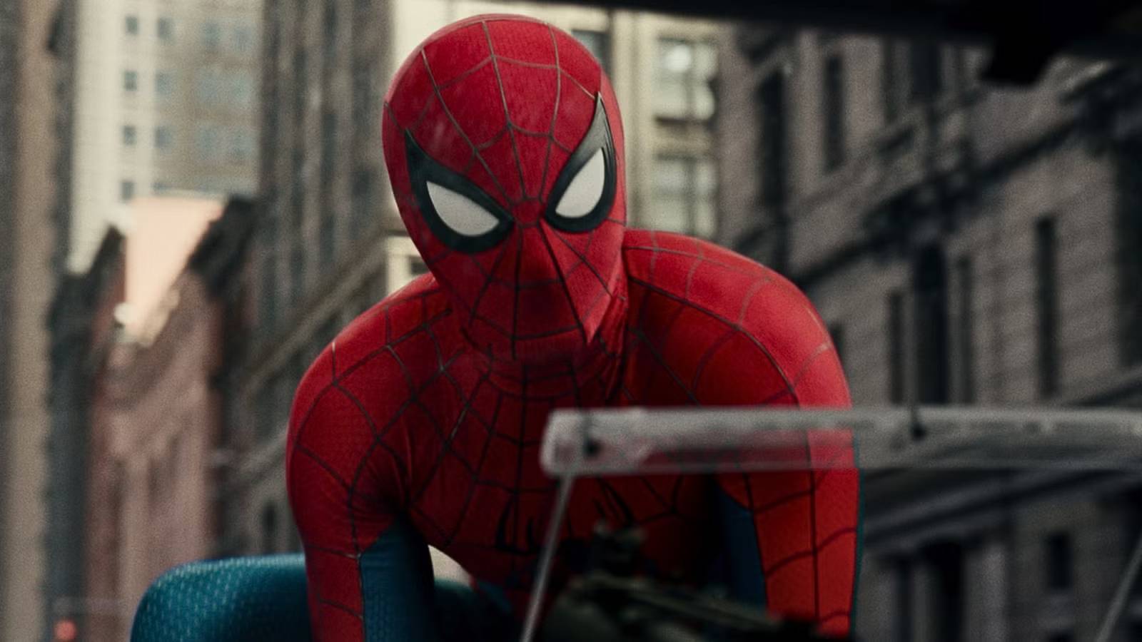 Homem-Aranha em cima da van do Justiceiro em Homem-Aranha: Um Novo Dia