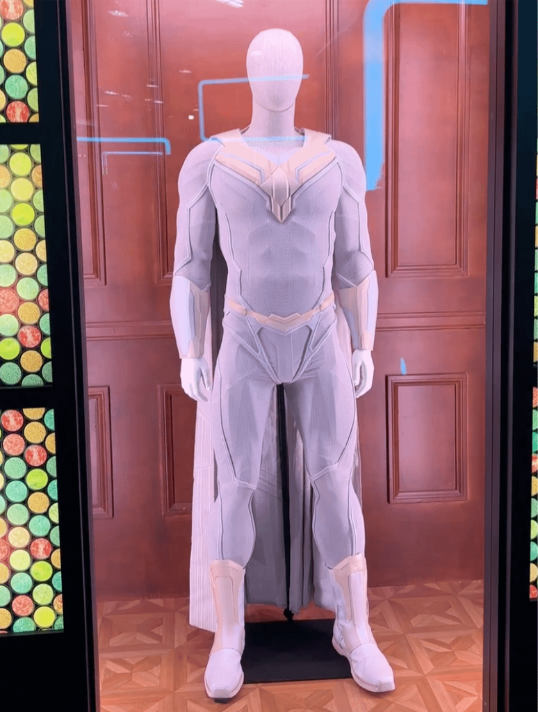 Detalhe da armadura do Visão Branco em VisionQuest