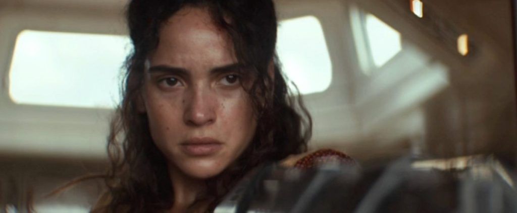 Adria Arjona elogia o figurino do papel misterioso no DCU e reforça pista sobre personagem ‘icônica’