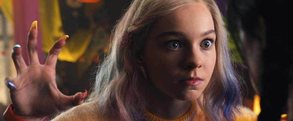 Emma Myers, estrela de Wandinha, estaria em negociações com a Marvel; Gwenpool desponta como aposta favorita dos fãs