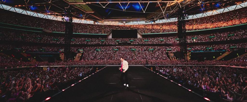 Harry Styles anuncia últimas datas da turnê Together, Together e Brasil fica de fora