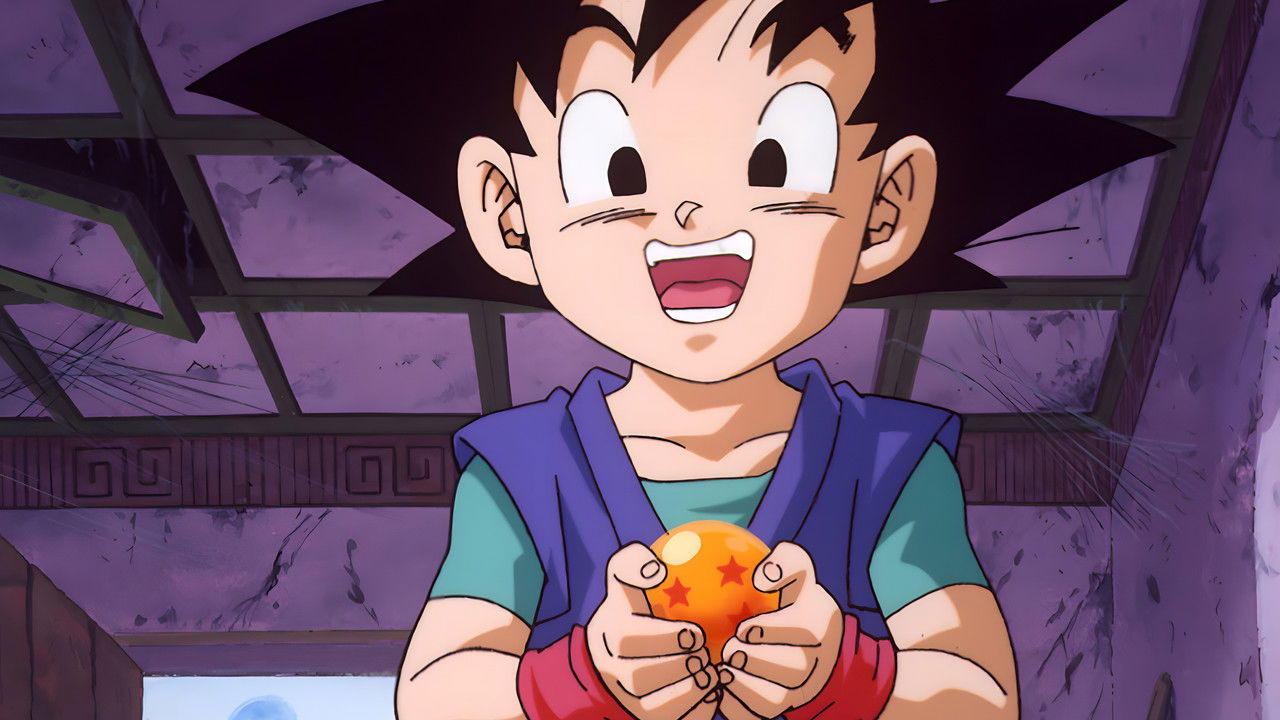 Goku criança sorrindo com uma Esfera do Dragão nas mãos em Dragon Ball GT